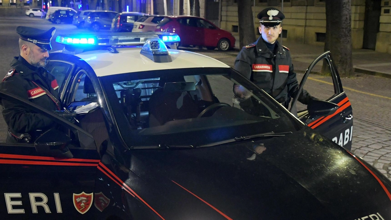 Sul posto è intervenuta una pattuglia del Radiomobile di Vigevano Telecamere al vaglio dei carabinieri