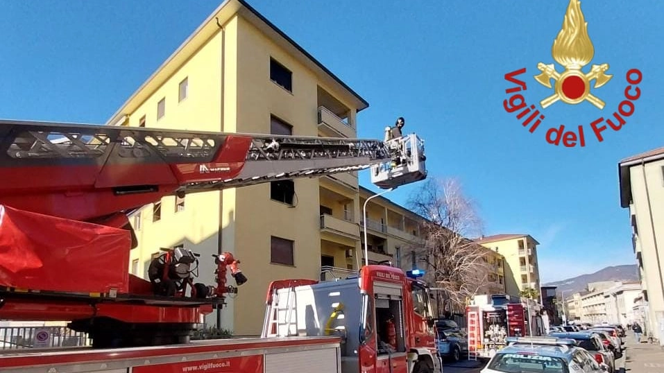 La palazzina in cui è avvenuto il rogo