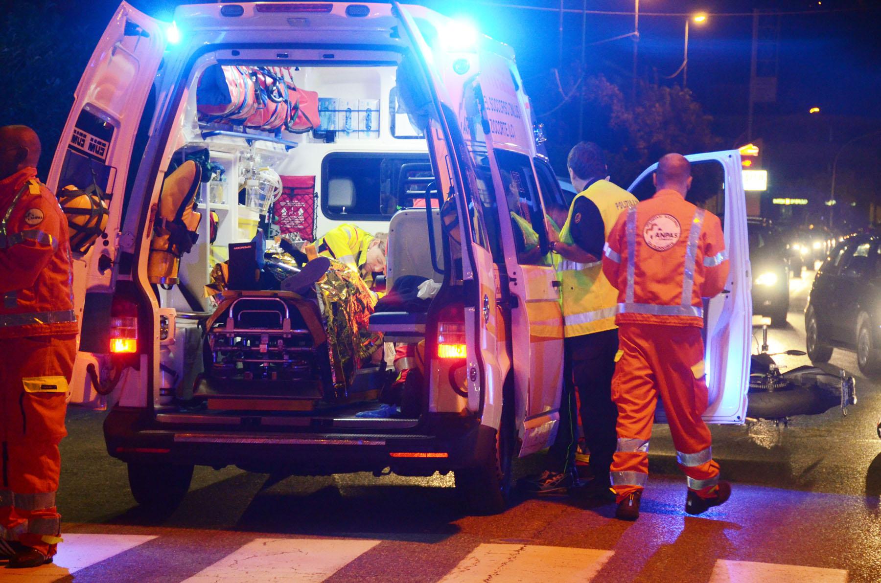 Brescia, due ottantenni falciate da uno scooter: gravi in ospedale