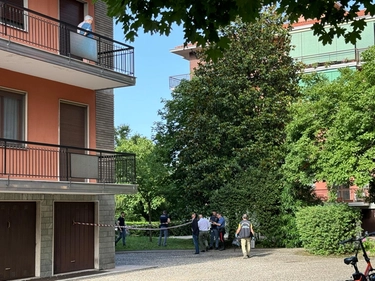 Pavia, morto il bimbo di 18 mesi caduto dal balcone al quarto piano