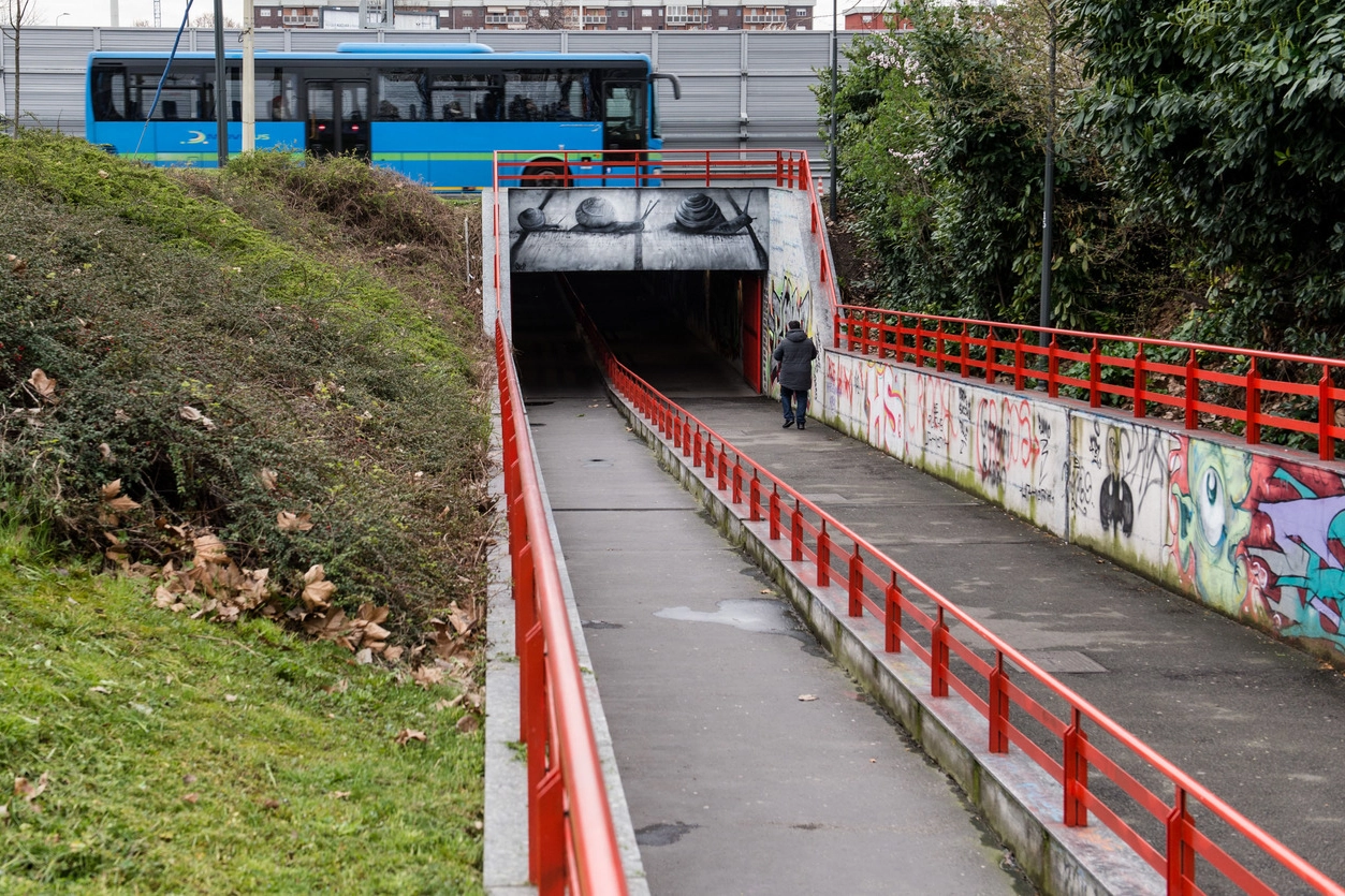 Un sottopasso fra Milano e Pero che conduce alla stazione della metropolitana. Molti pendolari ne hanno denunciato l'insicurezza in passato