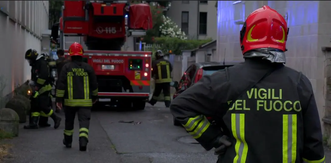 Incendio in un appartamento di una palazzina in via Don Grazioli, morta una donna