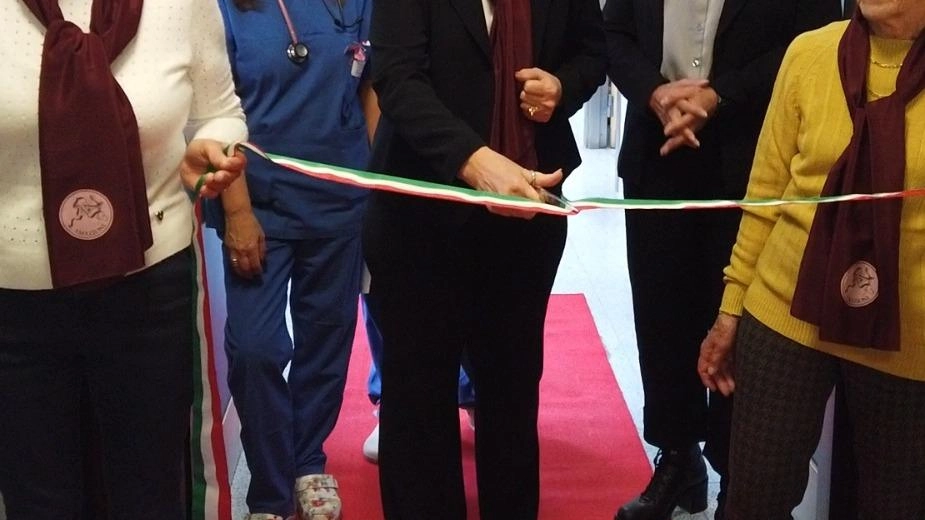 L'associazione Amazzoni dona un impianto di condizionamento al reparto di oncologia dell'ospedale di Sondrio, garantendo comfort durante l'estate. La presidente Osmetti ringrazia e annuncia future iniziative con Asst Valtellina e Alto Lario.