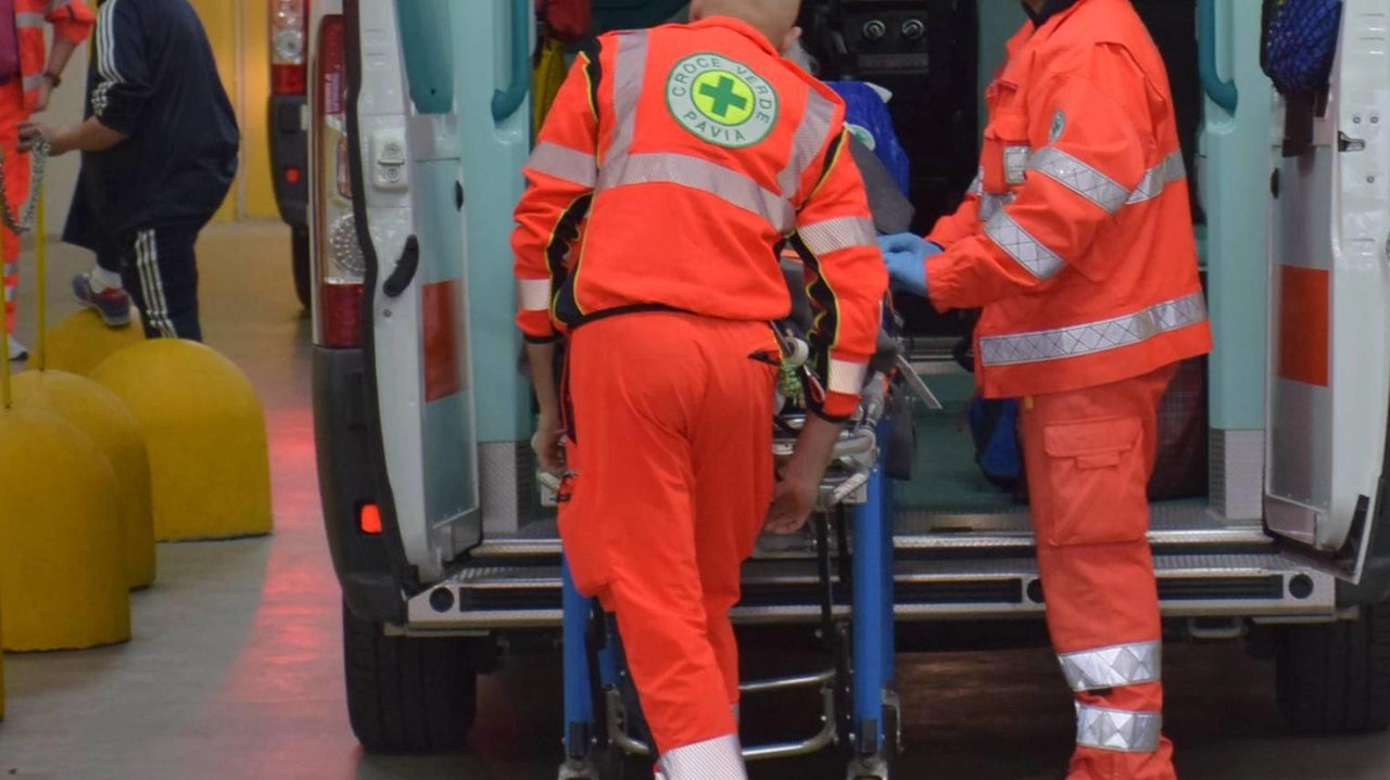 Pavia, soccorsi in via Mantovani. Poi il trasporto al San Matteo