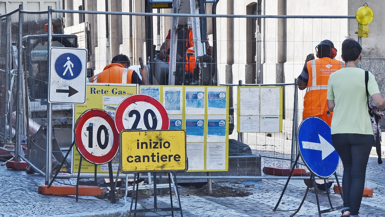 Il cantiere del ponte Ludovico il Moro non chiuderà prima di novembre. Predisposta la viabilità alternativa (Immagine di repertorio)