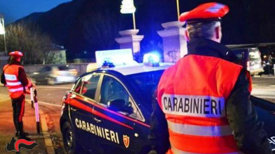 Brescia, tentano di uccidere a bastonate un 38enne: arrestati marito e moglie