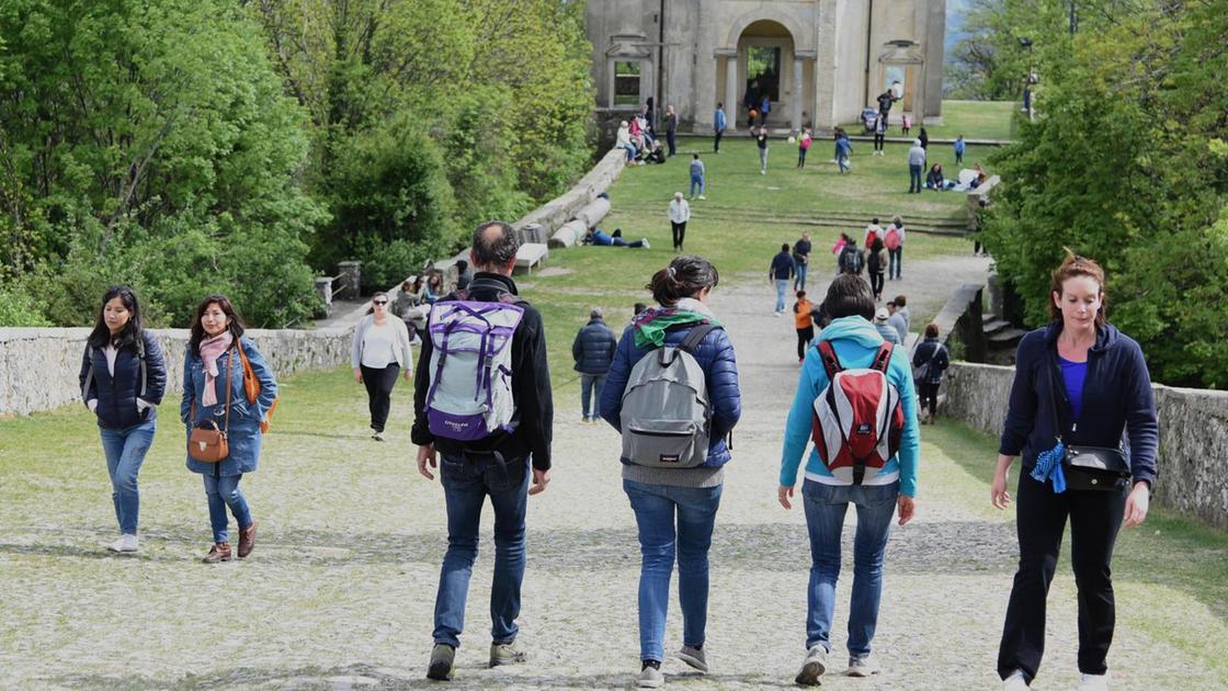 Una luce al Sacro Monte. Led e fari alla XII cappella