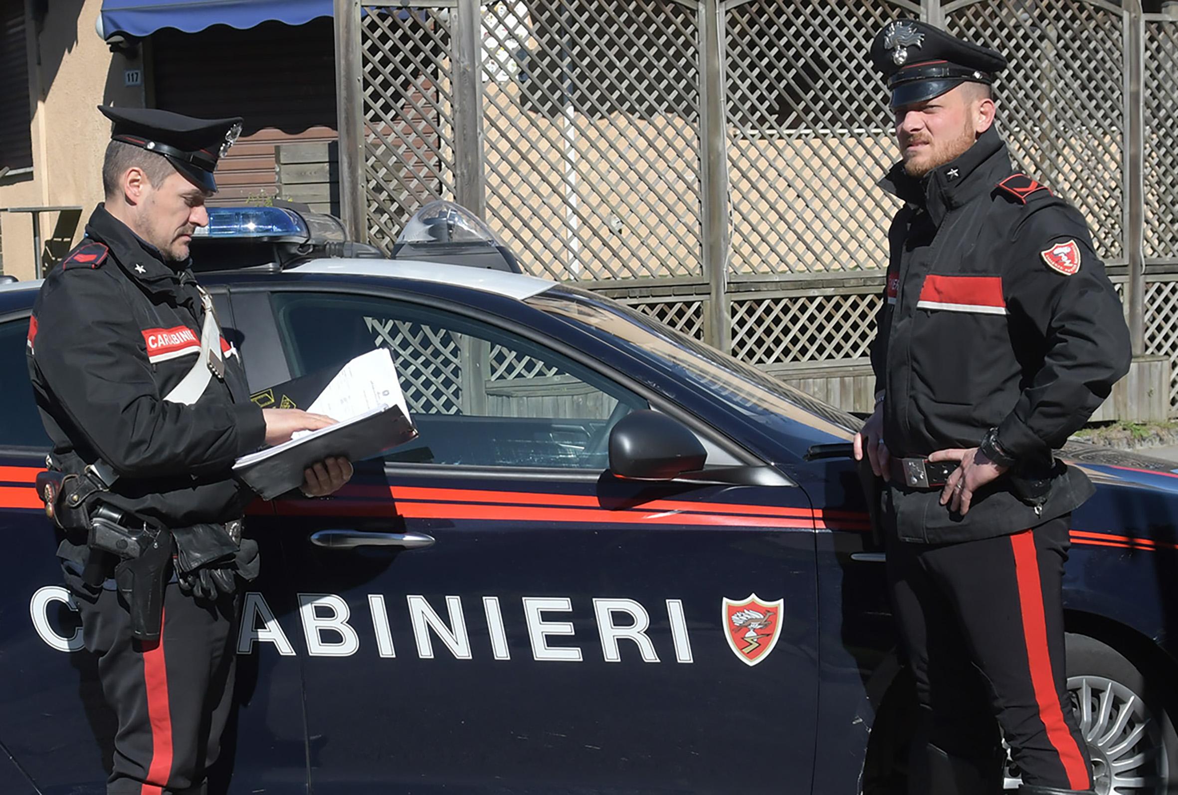 “Tu ora in oratorio non entri più”: cacciato fuori, estrae la lama e minaccia un volontario