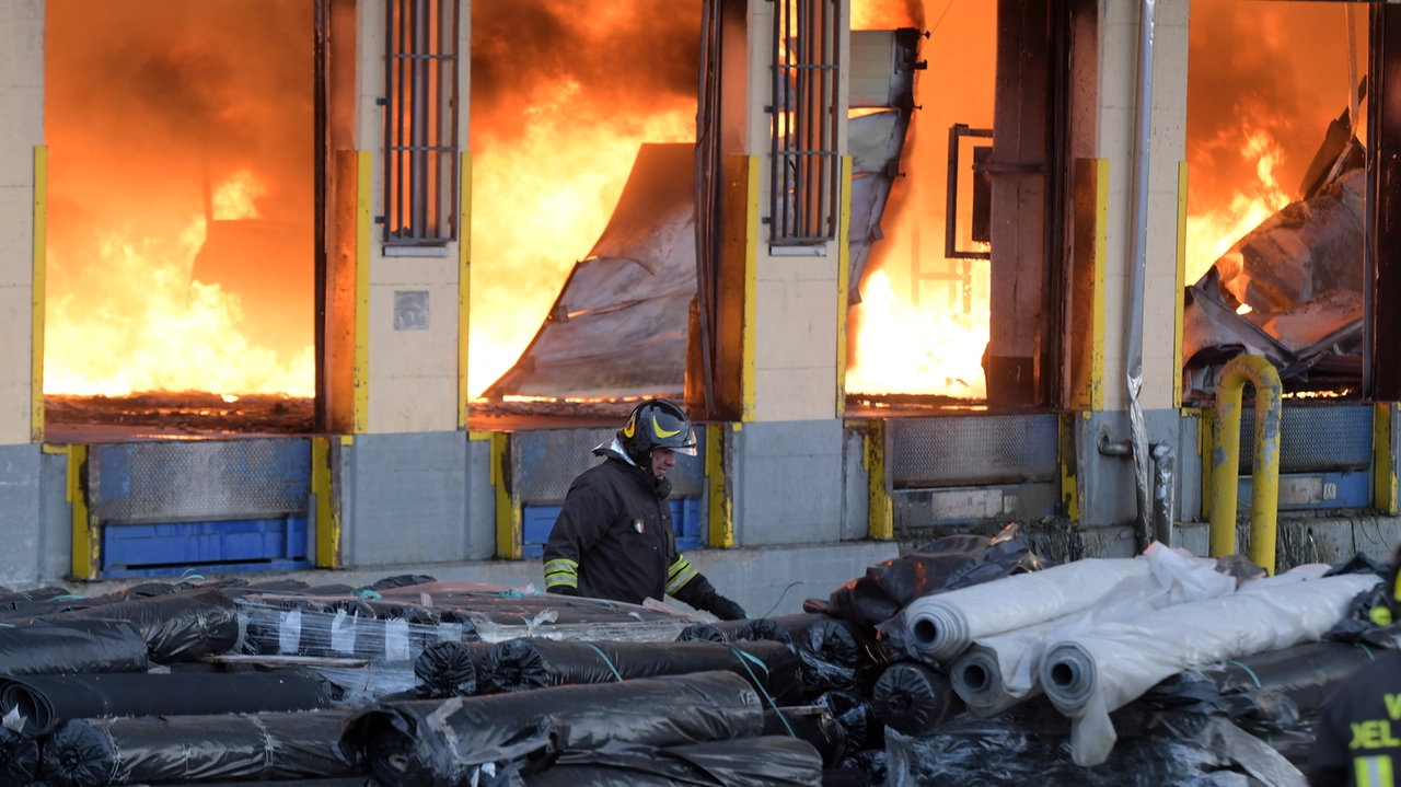 Incendio logistica Truccazzano