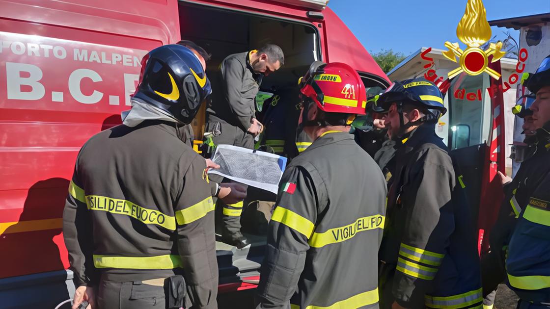 Esplosione nella notte. Fuga di gas dalla rete: il boato fa danni ingenti. Chiusa una scuola