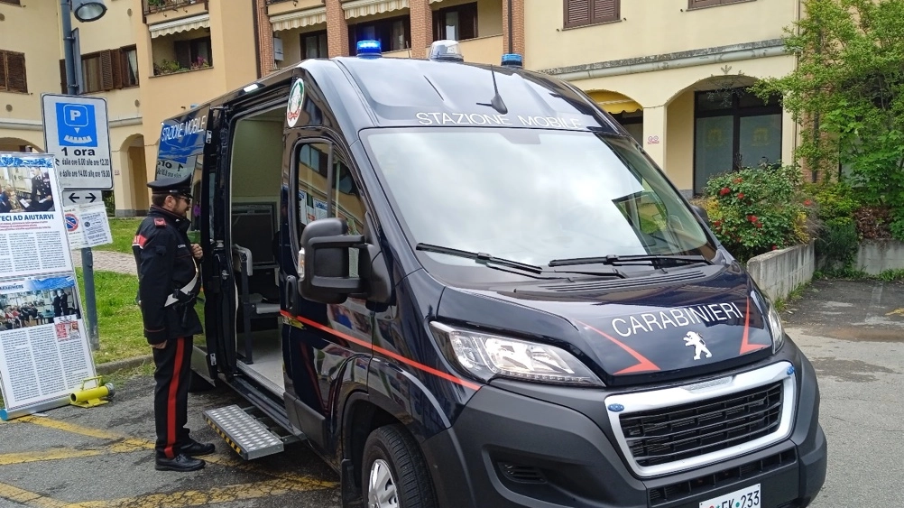 Intervenuti i carabinieri di Cermenate