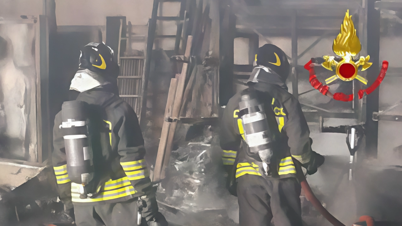 Un incendio ieri ha danneggiato seriamente un magazzino edile in via Prandelli, nella frazione di Duomo di Rovato. Le fiamme...