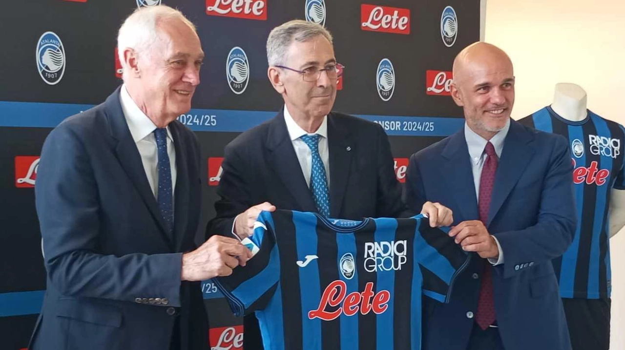 Da sinistra Antonio Percassi con Nicola Arnone e Luca Percassi Ieri l’Atalanta ha ufficializzato il nuovo sponsor Acqua Lete