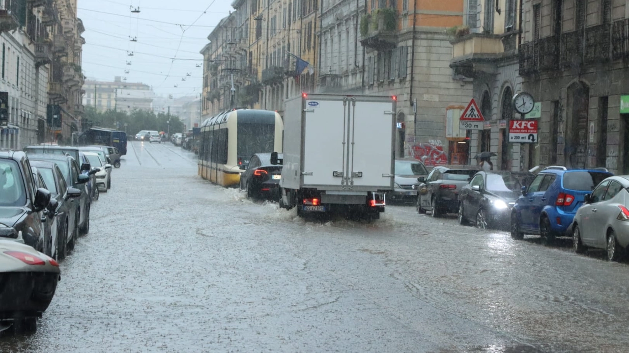 Via Vigevano sott'acqua