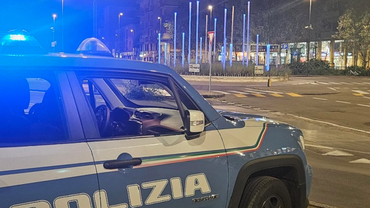 Sul posto sono intervenute ambulanza, automedica e le Volanti della polizia