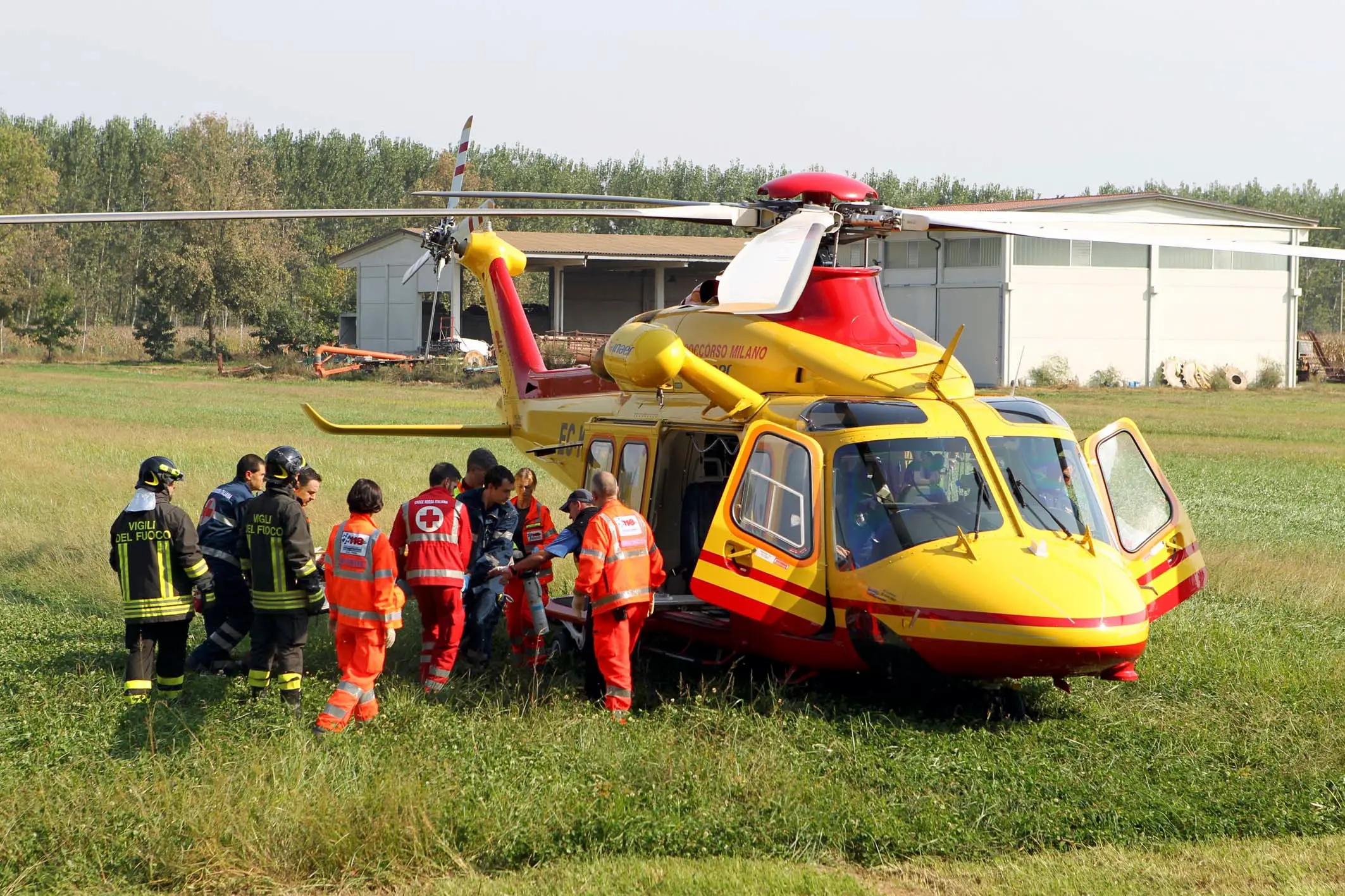 Como, perde il controllo dell’auto e si schianta contro un muro: 28enne in gravi condizioni