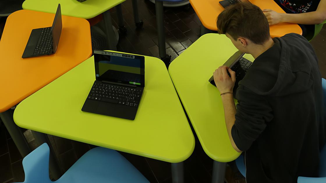 Scuola e bottega. La provincia modello. Anche gli studenti timbrano il cartellino