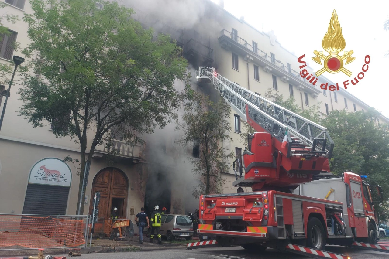 Il fumo scaturito dalle fiamme