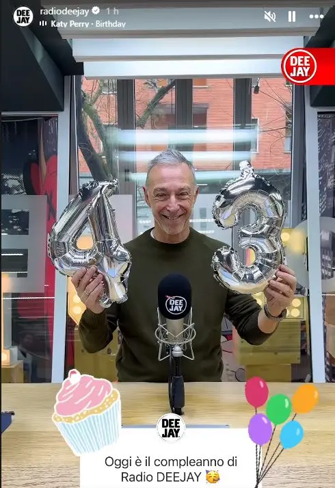 Radio Deejay compie 43 anni: compleanno con una puntata speciale e un live all’Unipol Forum di Milano