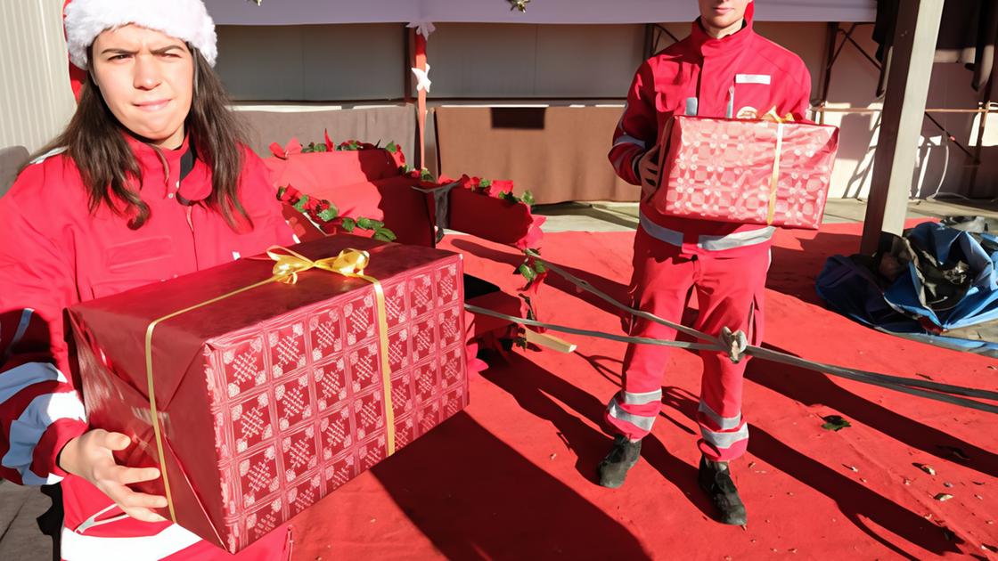 Babbo Natale all’ex centro profughi. Il campo base della solidarietà