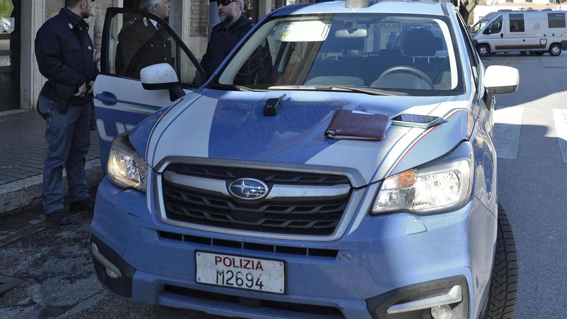 Spaccia vicino alle scuole di via Don Calabria a Milano. Arrestato un ventenne