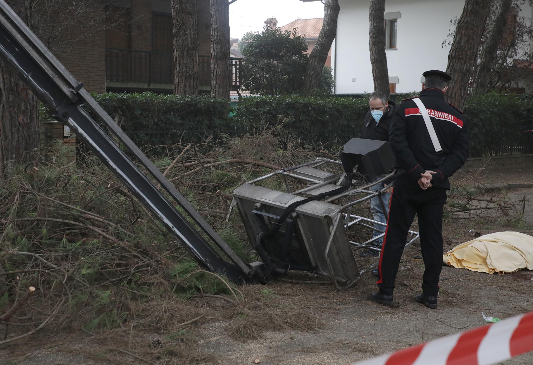 Cusago, cade dal tetto di un capannone: morto operaio di 56 anni