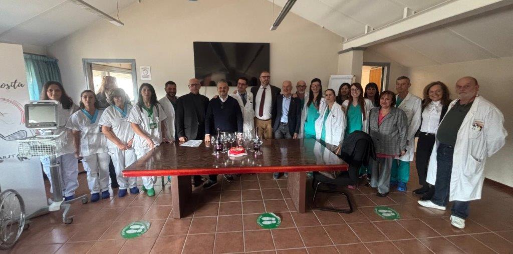 Cittiglio, l’ospedale gli salva la vita: lui ringrazia con il golf