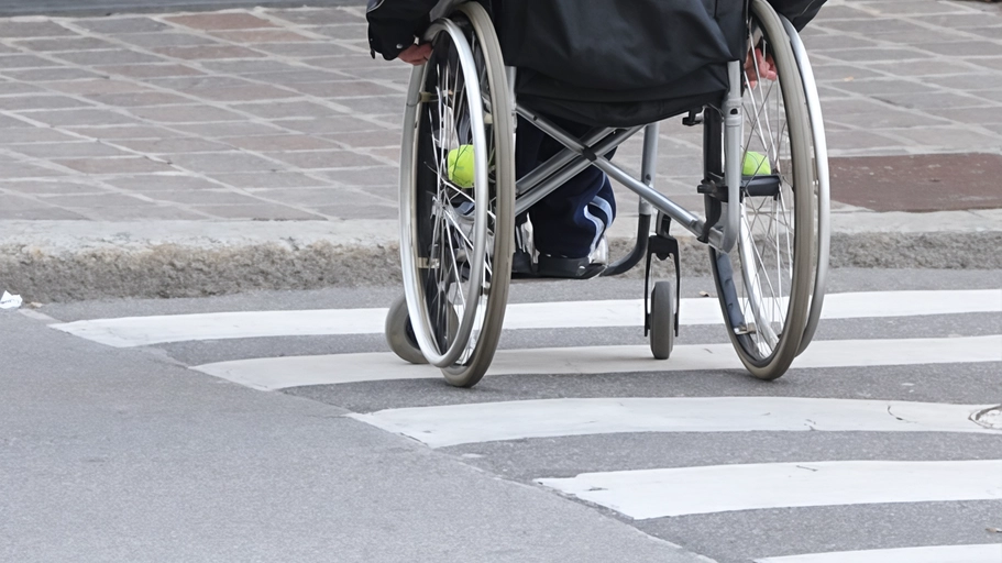 Marciapiedi senza barriere. Lo “spot“ di tre cantieri prima del piano per la città