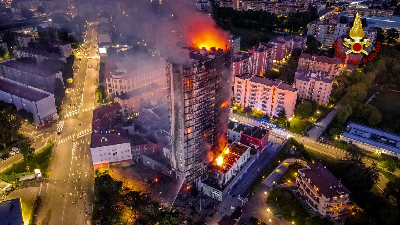 Edifici altamente infiammabili a Milano, il testimone: “Palazzi, hotel e ospedali pieni di pannelli come quelli di Torre dei Moro. Andrebbero tutti sostituiti”