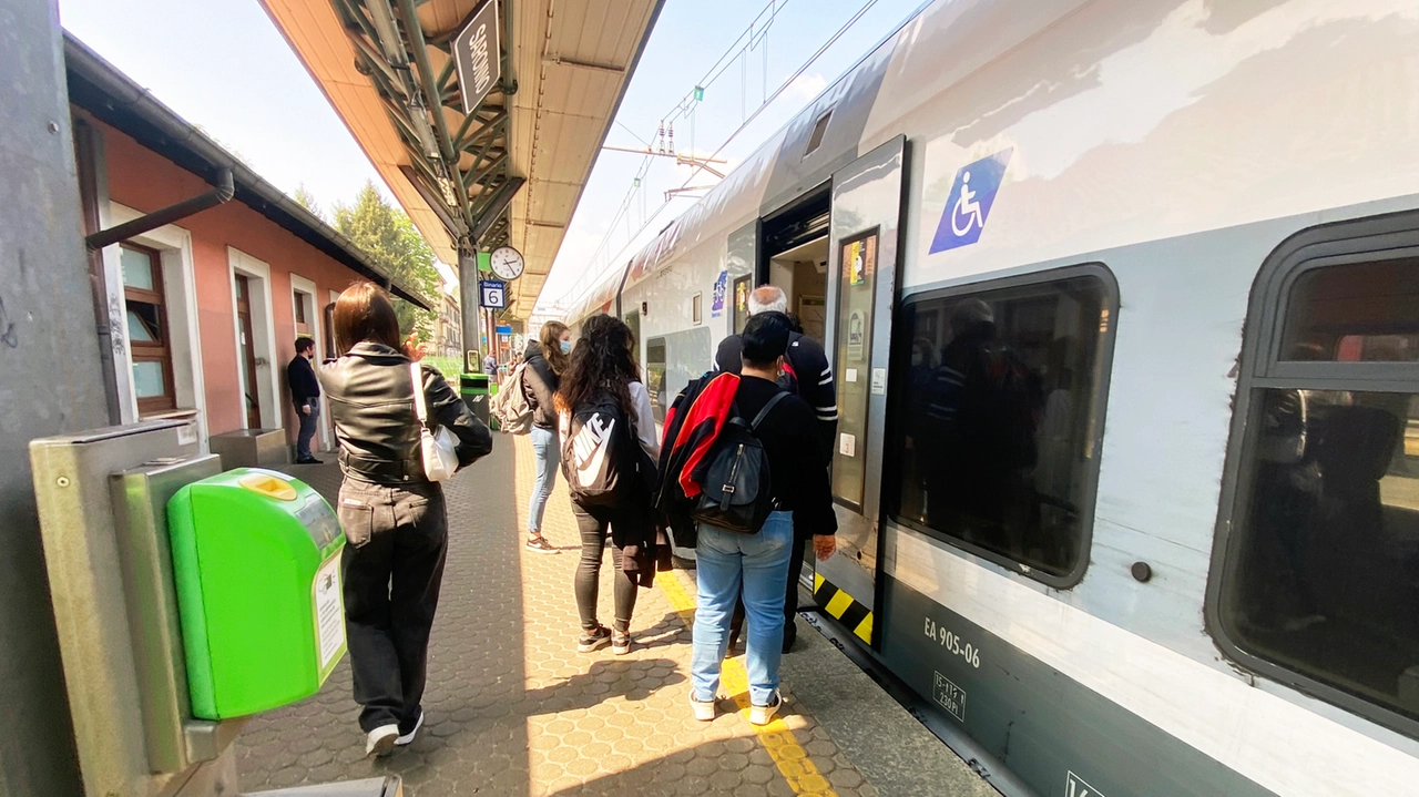 II treno diretto a Varese è stato rimasto a lungo fermo a Malnate