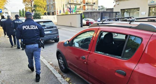 Spaccate fuori controllo a Bergamo, nel mirino auto e negozi: ecco le zone a rischio