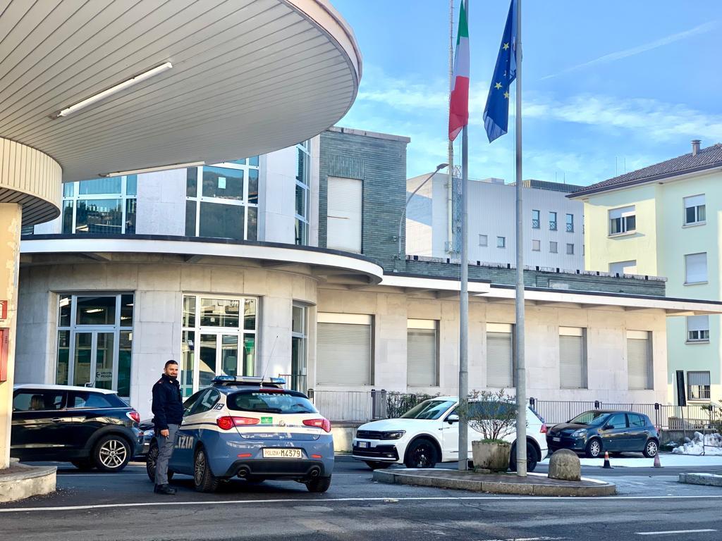 Como, 4 chili di cocaina nel sellino della moto: in silenzio davanti al giudice