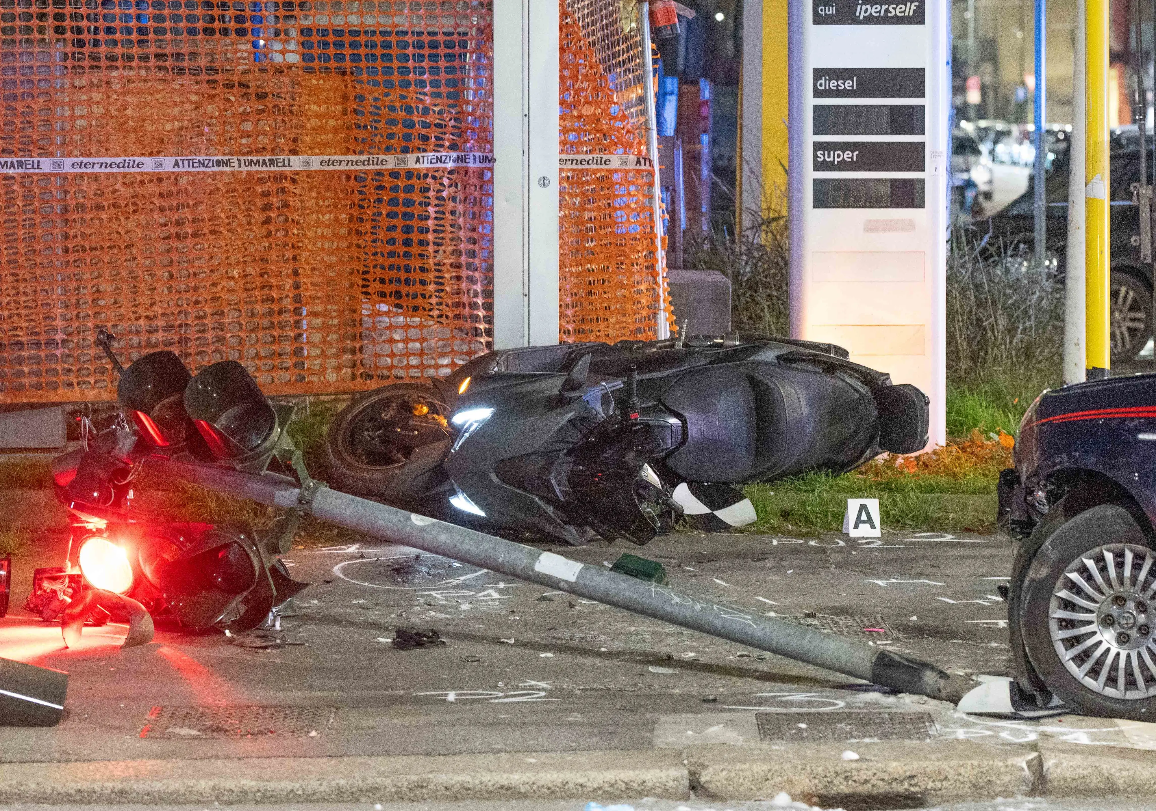 Milano, ventenne muore dopo lo schianto con lo scooter: stava fuggendo dai carabinieri