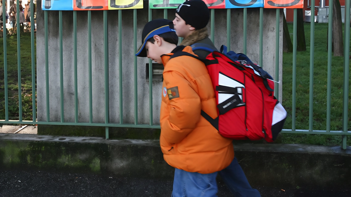 A Besana Brianza, cresce il successo del Pedibus con l'aggiunta di una quarta linea per portare i bambini a scuola a piedi. Le famiglie apprezzano il servizio che aiuta a ridurre l'uso delle auto.