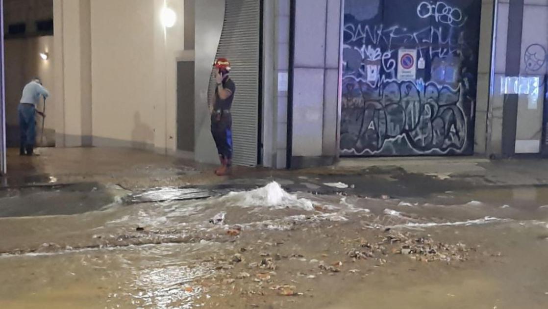 Si rompe tubatura dell’acqua, viale Monza allagato