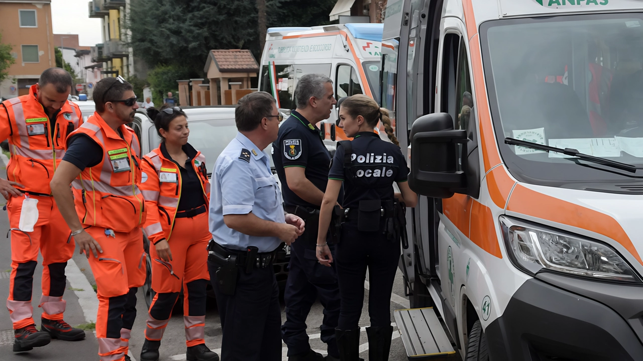 Una donna di 44 anni di Pioltello si lancia con l'auto contro la vettura dell'ex, ferendo lievemente la presunta rivale in amore. Dopo una fuga per le strade cittadine, viene fermata dalla polizia. Le due donne sono state medicate in ospedale. La polizia locale sta indagando sui fatti.