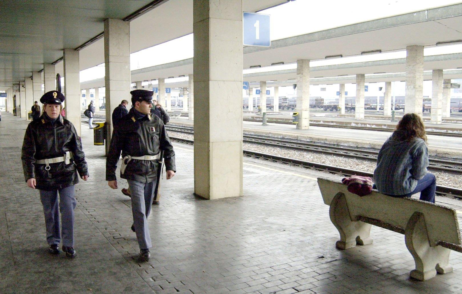 Brescia, ragazzina di 15 anni molestata due volte in treno. La madre: “Mia figlia non dorme più”