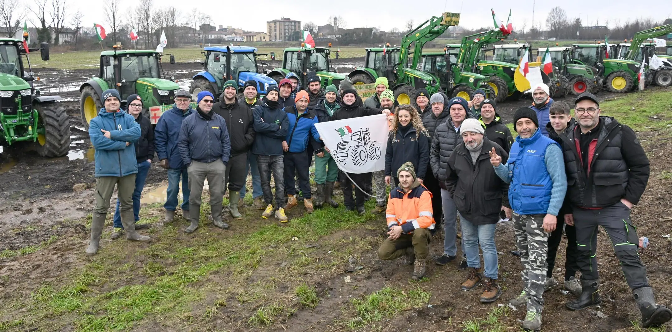 "Siamo agricoltori, non schiavi". Scatta la protesta dei trattori