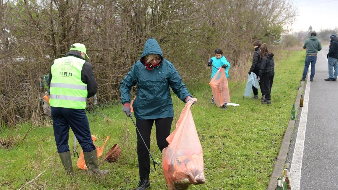 Sabato a Castellanza si terrà l'iniziativa "Puliamo il mondo" per ripulire l'area verde e le strade circostanti. L'amministrazione invita i ragazzi a partecipare per promuovere il rispetto dell'ambiente. Kit per la raccolta rifiuti forniti.