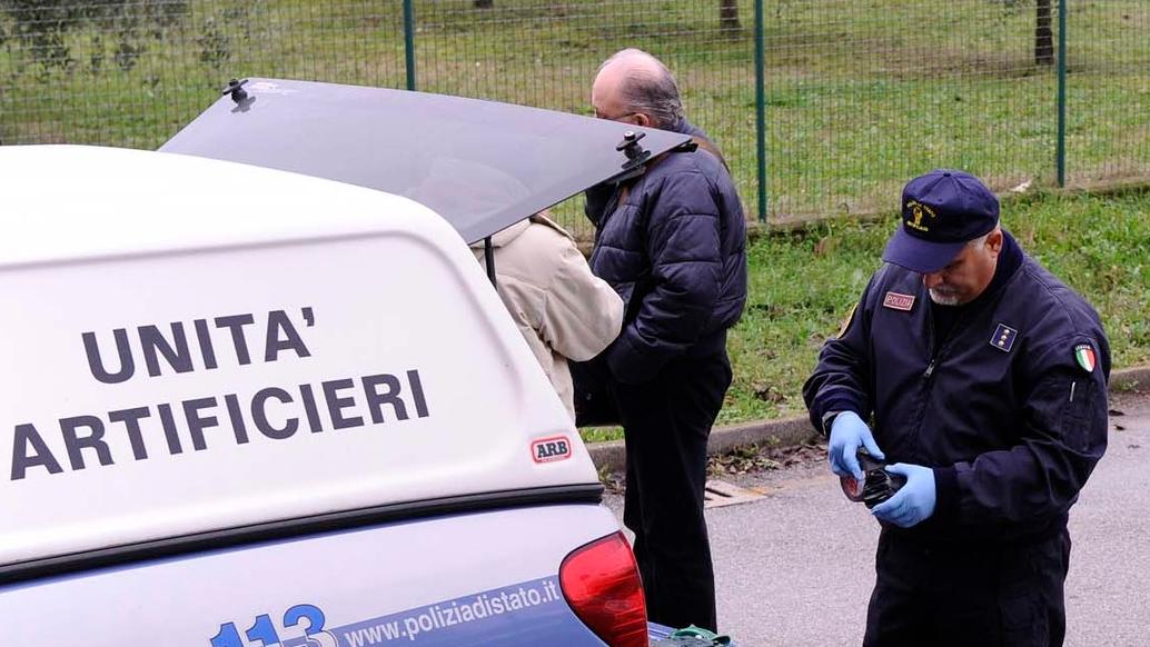 Monza, scatola sospetta in via Col di Lana: artificieri in azione