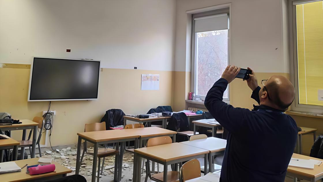 Crolla un pezzo d’intonaco. Aula evacuata al Beccaria