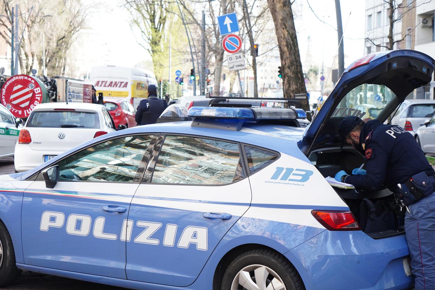 Latitante riconosciuto da un poliziotto a Milano: lo aveva già arrestato nel 2015 dopo l’assalto a un portavalori