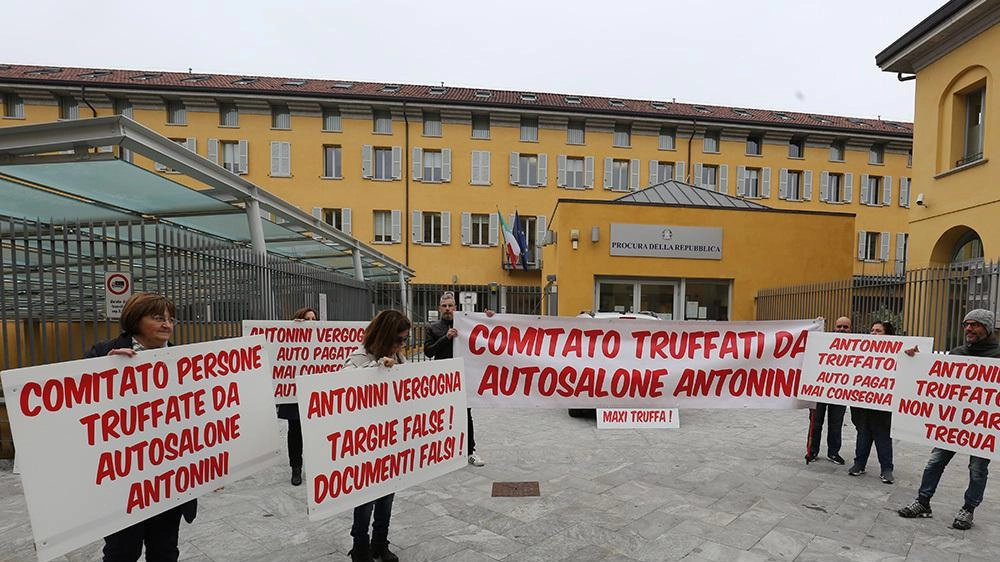 Il Tribunale aveva disposto il risarcimento dei danni per oltre 700mila euro a una sessantina di clienti dell’autosalone