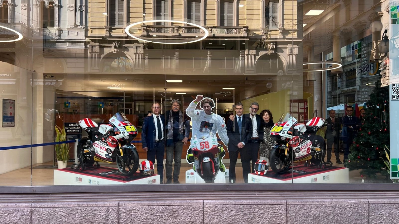 Le moto della Sic58 Squadra Corse esposte a Milano celebrano Marco Simoncelli e inaugurano la collaborazione con Cassa di Ravenna.