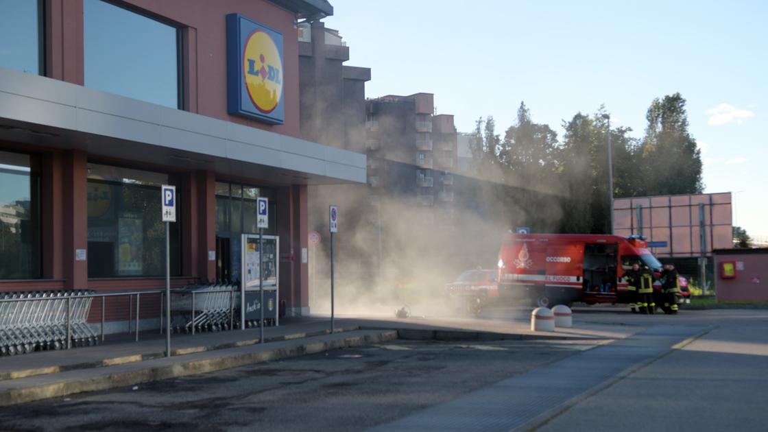 San Donato Milanese: fiamme in un magazzino Lidl, evacuati i locali