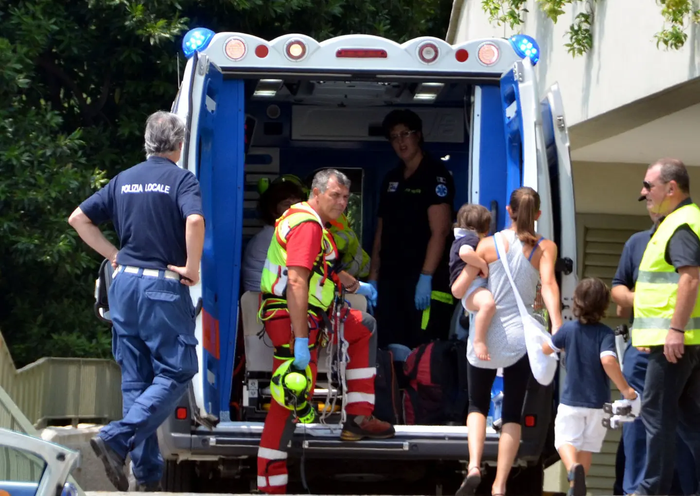 Galbiate, travolta da un’auto e abbandonata in strada: una traccia dalle telecamere