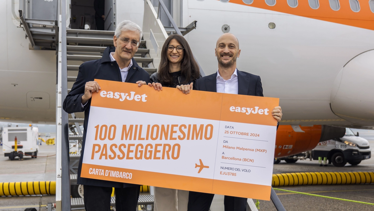 La cerimonia di EasyJet per il 100mlionesimo passeggero a Malpensa