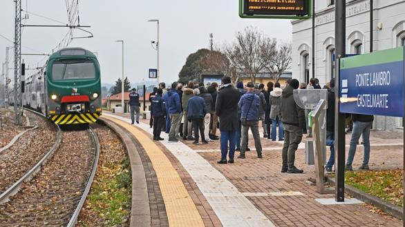 Rapinato e picchiato alla stazione ferroviaria di Ponte Lambro