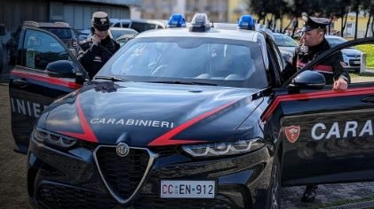 I carabinieri hanno dovuto fare da mediatori. Il figlio del titolare dell’officina è stato portato all’ospedale San Raffaele in codice giallo