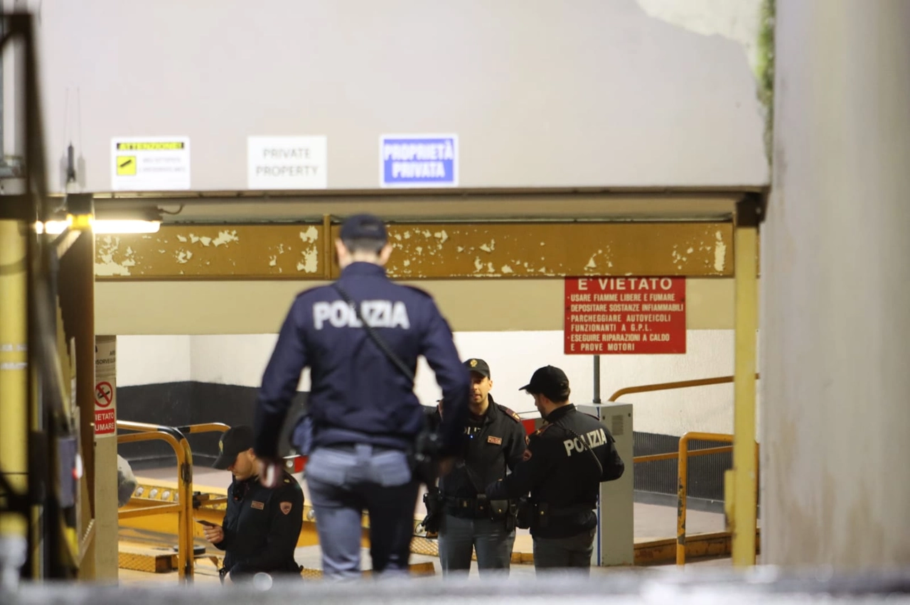 L'intervento delle Volanti venerdì sera nel garage di via Santa Sofia